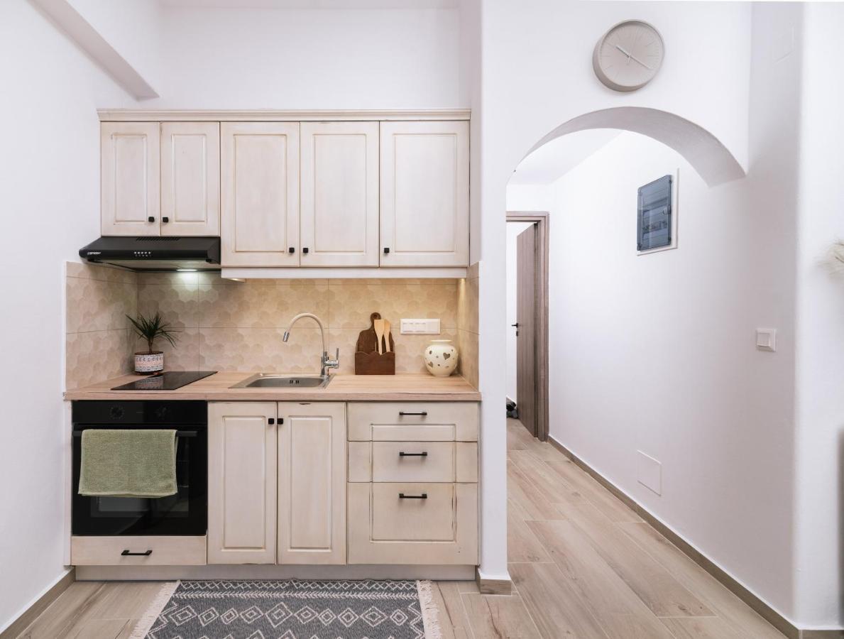 Central Apartments “Evanthia” Пицидия Екстериор снимка